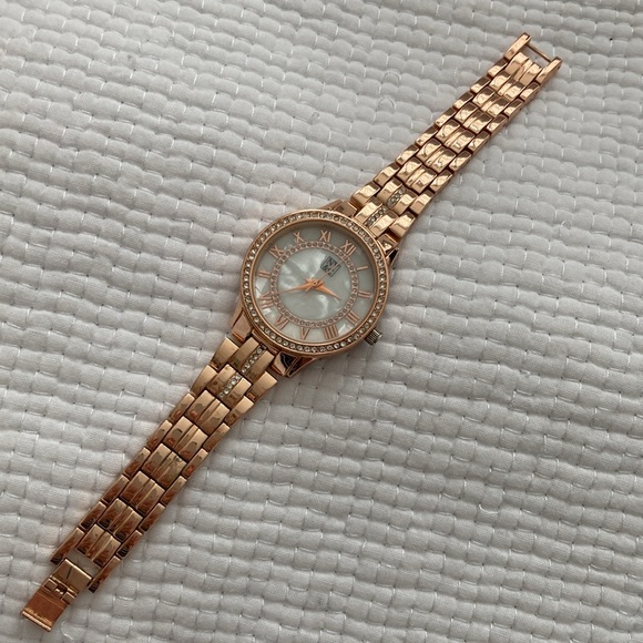 NY&C rose gold tone, watch with CZ, Bezzel and mother of pearl face - Picture 3 of 6